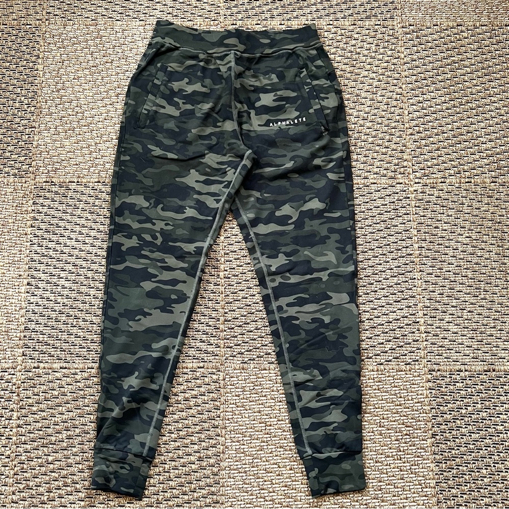 Alphalete Men’s Camo Joggers Athletic Workout Pants Size Medium